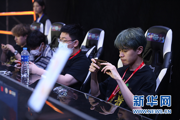 懈的精神正
